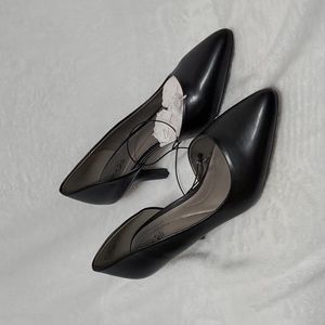 NWOT East 5th pointed to pump heel 9W black (Ss32)